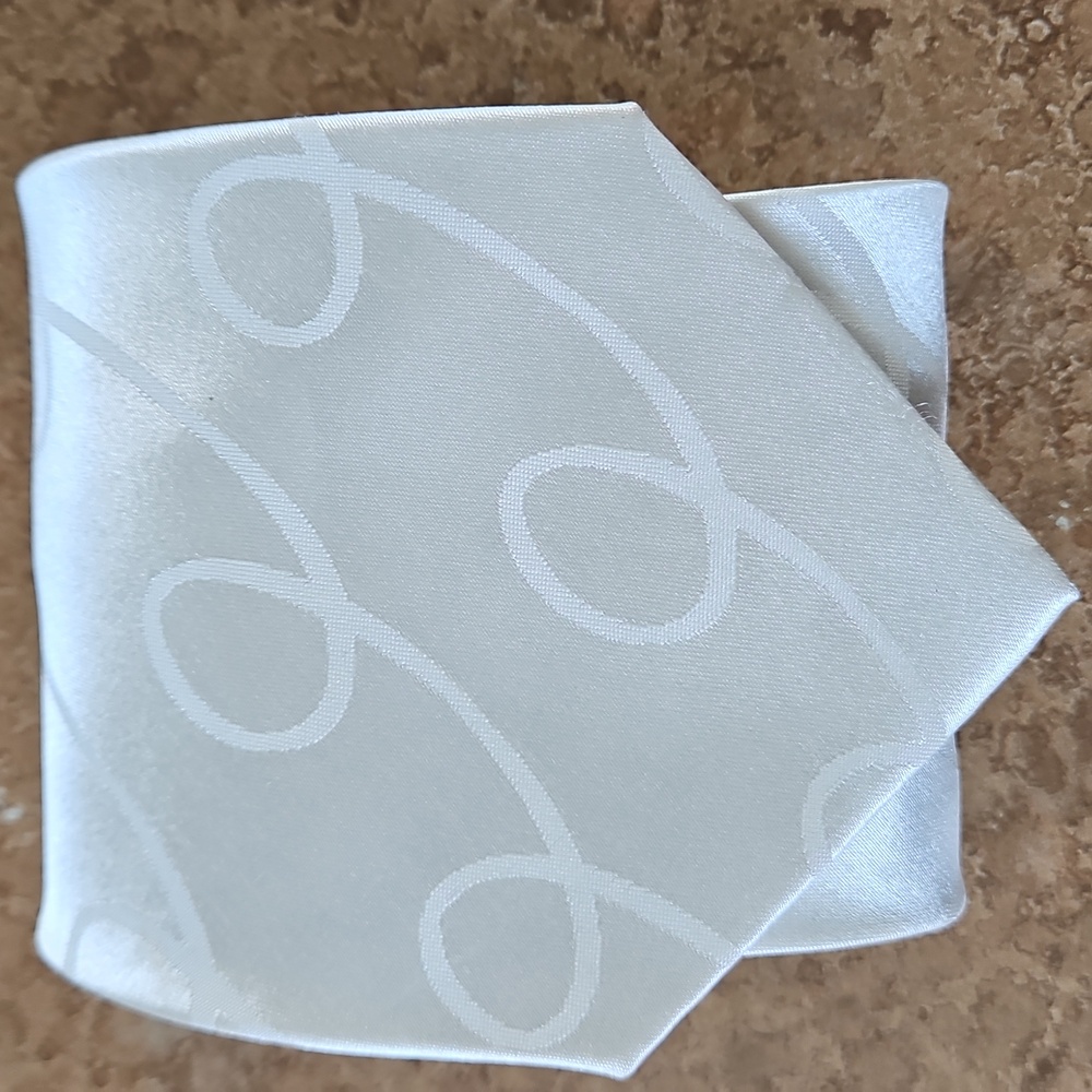 Classic White Patterned Tie